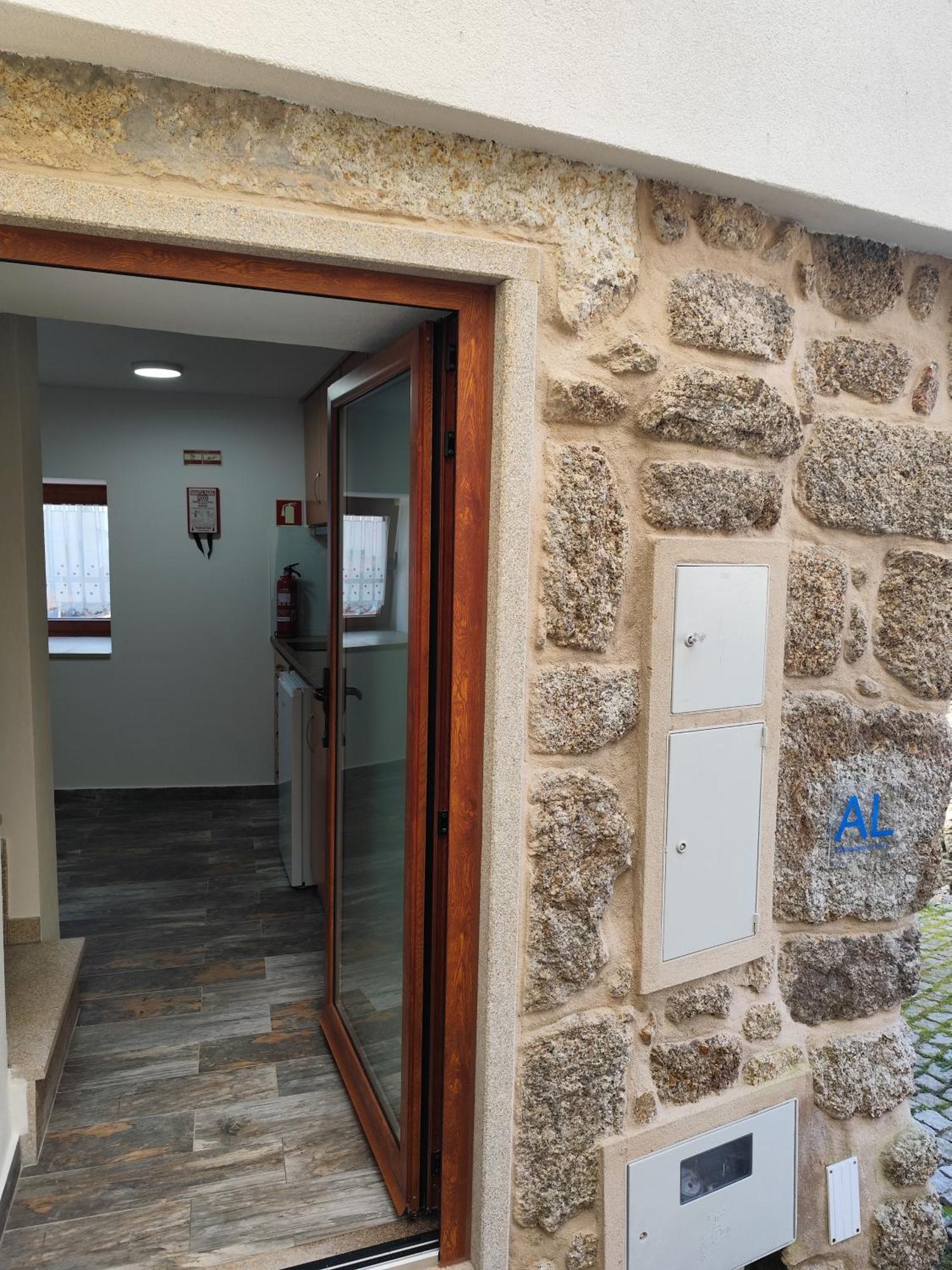 Casinhas Da Aldeia-Casa Da Xiquita Villa Seia Exterior photo